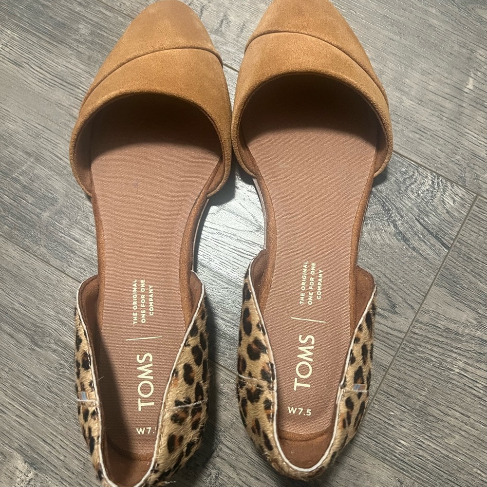 Like New! Women’s size 7.5 Toms